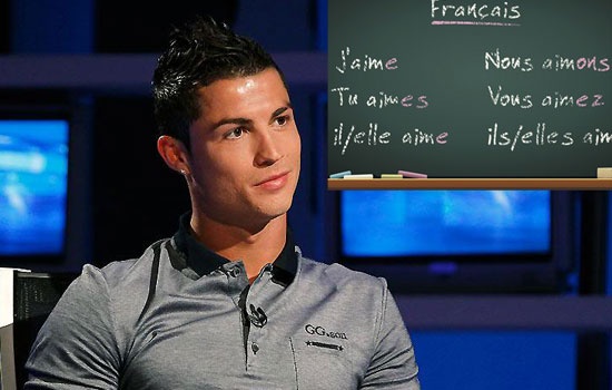 Hoc tieng Phap, Ronaldo san sang gia nhap PSG? hinh anh