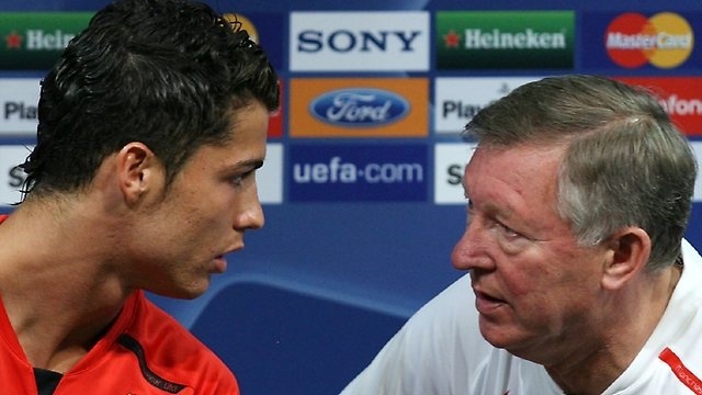 Sir Alex tung doa rut sung ban Ronaldo hinh anh