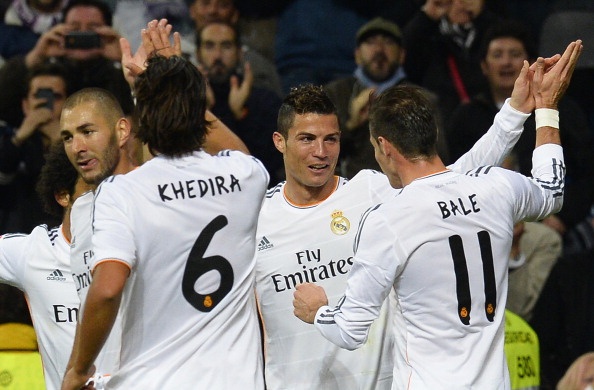 Bale, Ronaldo va Benzema thi nhau vui dap Sevilla hinh anh