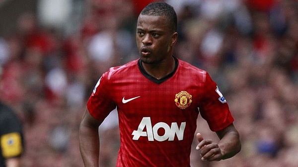 Diem tin 1/11: Evra tiet lo chuyen rieng cua MU hinh anh