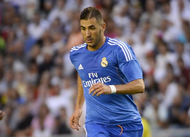 Benzema dong y gia nhap Arsenal hinh anh