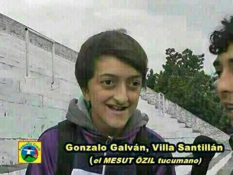 Ban sao cua Mesut Oezil xuat hien o Argentina hinh anh