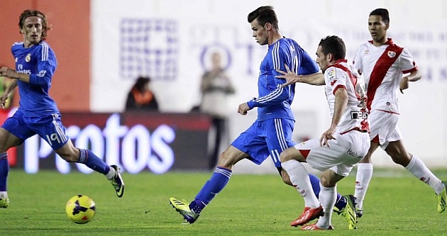 Bale thay Oezil sam vai ‘Vua kien tao’ o Real hinh anh