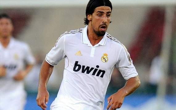 Diem tin 8/11: MU pha ky luc chuyen nhuong vi Khedira hinh anh