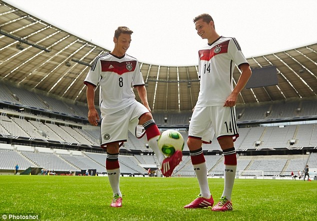 Chuan bi cho WC 2014, Duc ra mat ao dau moi cuc chat hinh anh