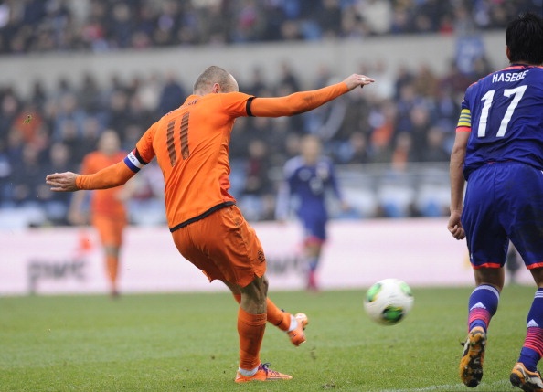 Ban thang sieu dep cua Robben vao luoi Nhat Ban hinh anh