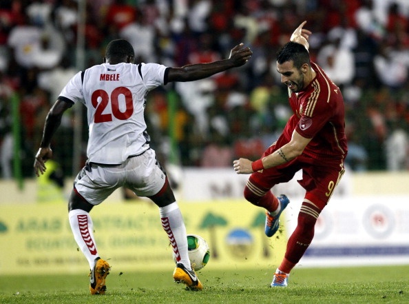 Tay Ban Nha nhoc nhan danh bai Guinea bang doi hinh 2 hinh anh