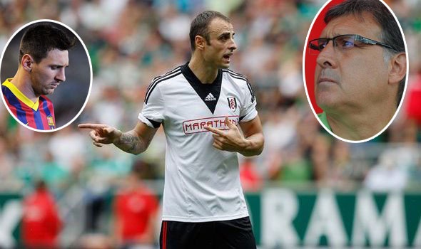 Barca bat ngo tro lai san don Berbatov hinh anh