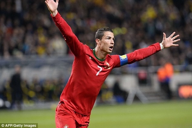 Ronaldo khiem ton sau man toa sang ruc ro truoc Thuy Dien hinh anh