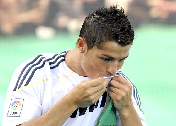 Ronaldo the 'an doi o kiep' voi Real hinh anh
