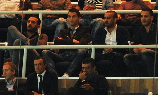 ‘Real choi hay la nho Ronaldo vang mat’ hinh anh