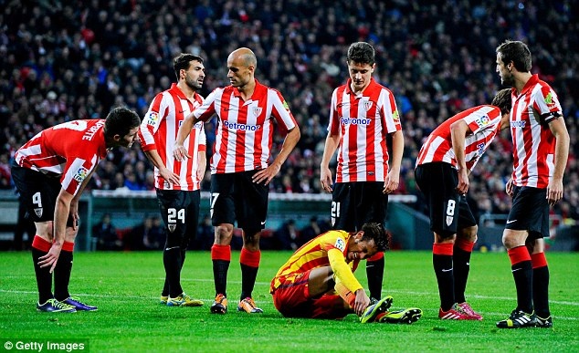 Neymar bat luc trong cuoc cuu roi Barca hinh anh