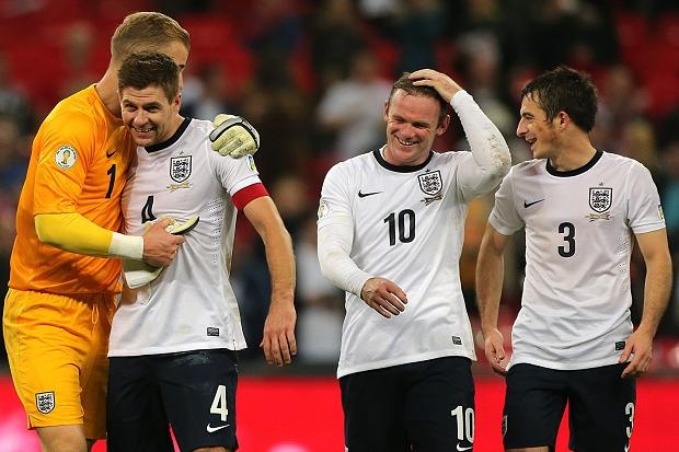 Danh sach de cu doi hinh tieu bieu UEFA: Sach bong nguoi Anh hinh anh