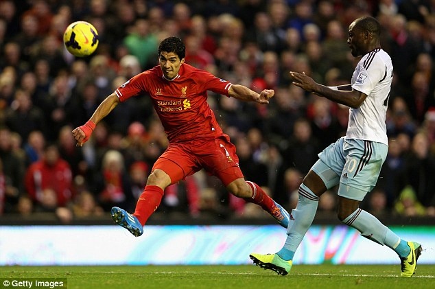 Suarez ruc sang, Liverpool nghien nat West Ham hinh anh