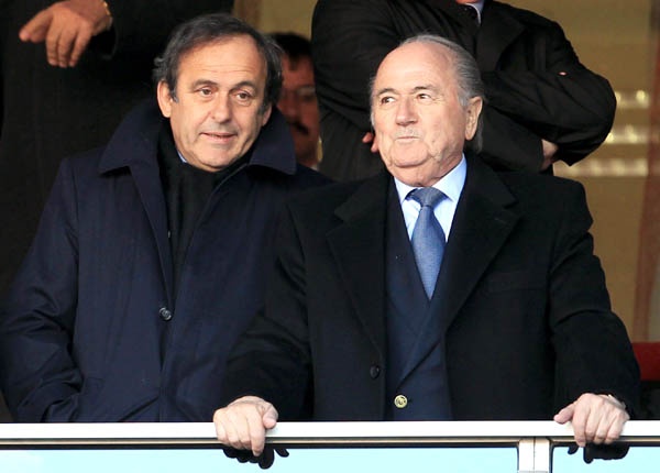 Hau boc tham World Cup 2014: Scandal cua Blatter va Platini hinh anh
