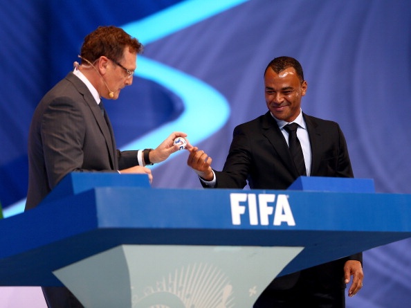 Nghi van FIFA gian lan trong le boc tham World Cup 2014 hinh anh