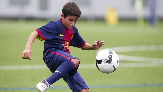 Arsenal gianh tron bo doi tai nang tre sang gia cua Barca hinh anh