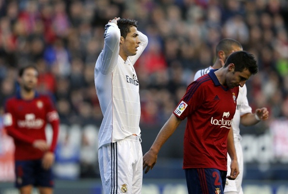 Ronaldo va Ramos suyt khien Real chet guc duoi chan Osasuna hinh anh