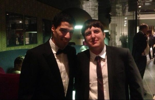 Liverpool ta hoa khi Suarez xuat hien o Emirates hinh anh