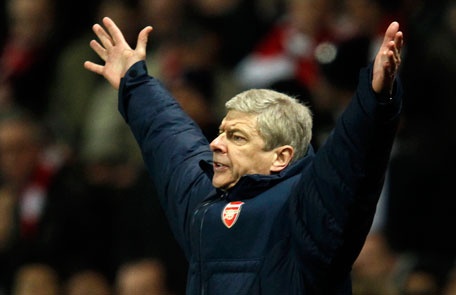 Arsenal va bai toan song con: Xoay tua hay la chet? hinh anh