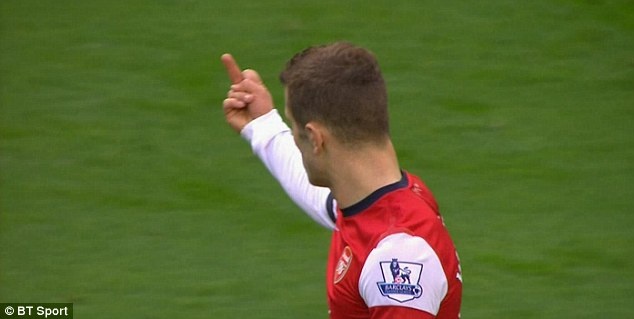 Wilshere dinh an phat vi toi gio ‘ngon tay thoi’ hinh anh