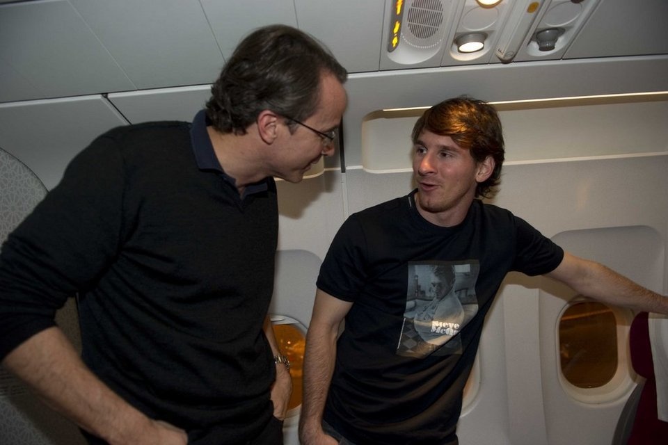 Messi cong khai xuc pham sep lon cua Barca hinh anh