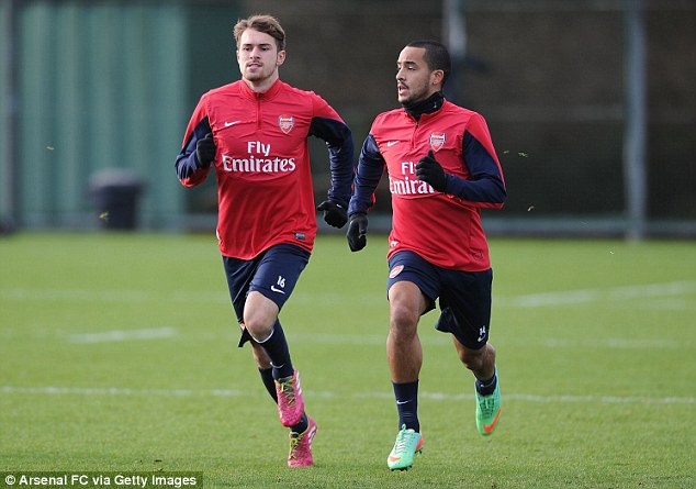 So roi xuong vi tri thu 4, Arsenal ra suc tap luyen hinh anh