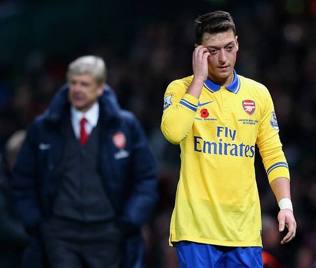 Wenger noi ro ly do gach ten Oezil khoi tran gap Newcastle hinh anh