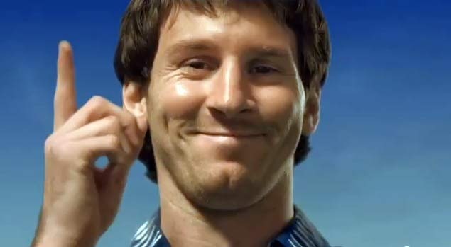 Nga mu truoc pha ghi ban tu phia sau khung thanh cua Messi hinh anh