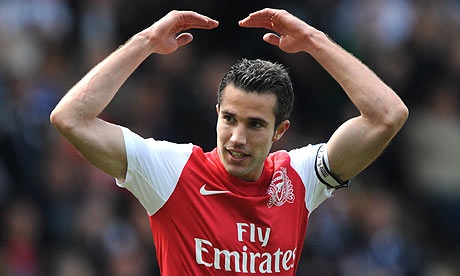 Diem tin 1/1: Van Persie mong tro lai Arsenal hinh anh
