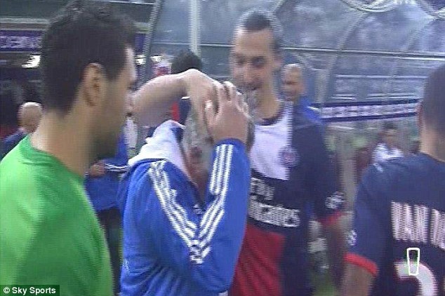 PSG thua tran, Ibra vo dau HLV Ancelotti hinh anh