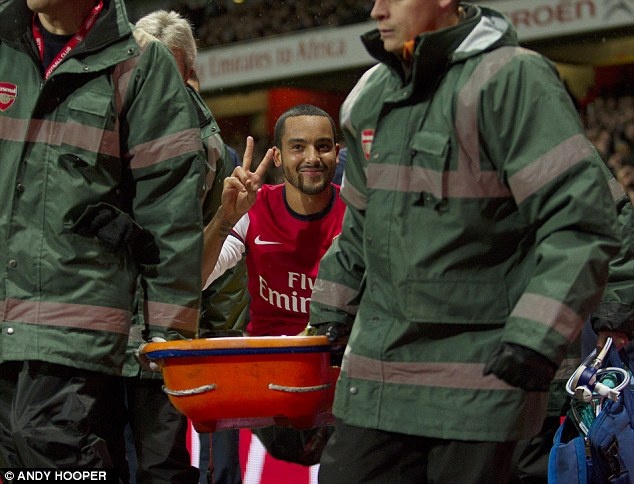 Walcott xa san co 6 thang, mat World Cup hinh anh
