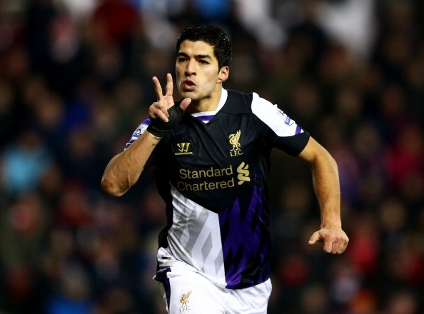 Suarez thang tien trong cuoc dua gianh giay Vang chau Au hinh anh