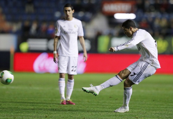 Ronaldo ghi ban, Real thang tien vao tu ket hinh anh