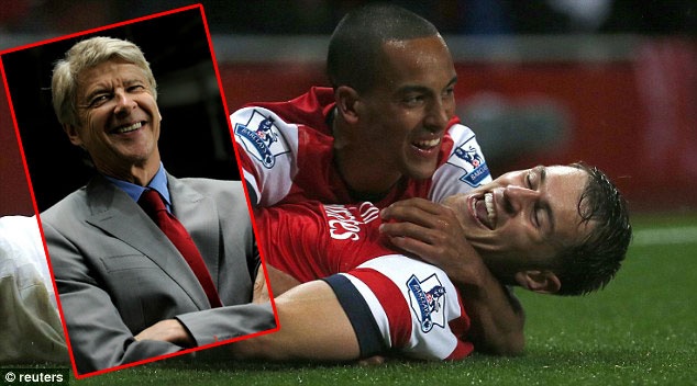 Wenger gui fan tin buon ve Walcott hinh anh