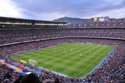 Barca len ke hoach xay dung nghia dia duoi long Nou Camp hinh anh