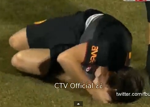 Sao Galatasaray dinh chan thuong kinh hoang hinh anh