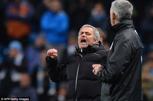 Mourinho va bi kip chan Man City ghi ban hinh anh