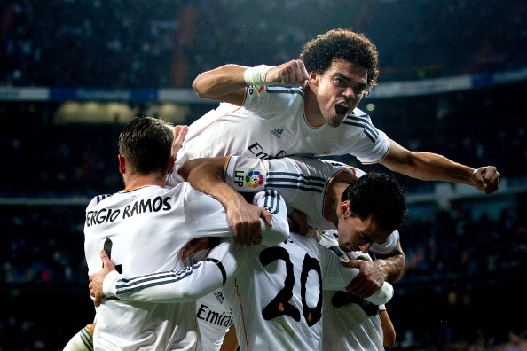 Vui dap Atletico 3-0, Real dat mot chan vao chung ket hinh anh