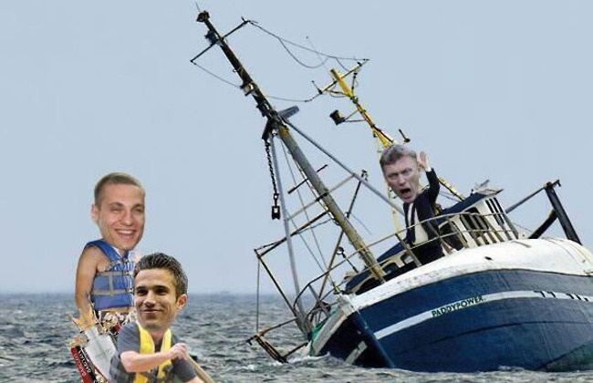 Persie theo chan Vidic, bo lai Moyes tren con tau dam M.U? hinh anh