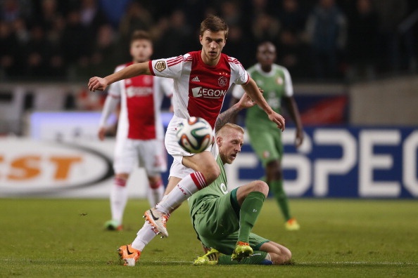 Tu dai gia Ngoai hang Anh dai chien vi trung ve cua Ajax hinh anh