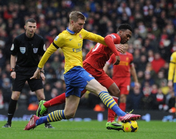 Mertesacker: Arsenal se dung day o tran gap M.U hinh anh