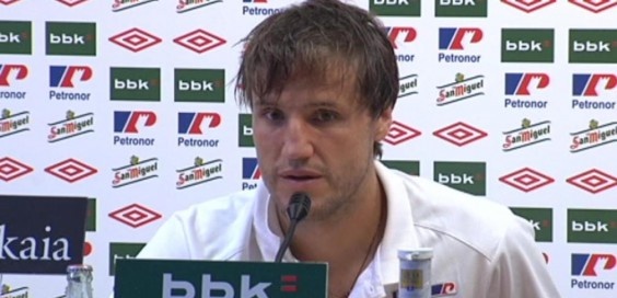 Gia dinh cau thu khon kho sau chiec the do cua CR7 hinh anh