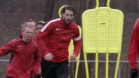 Lao tuong Van Nistelrooy sap tro lai M.U? hinh anh