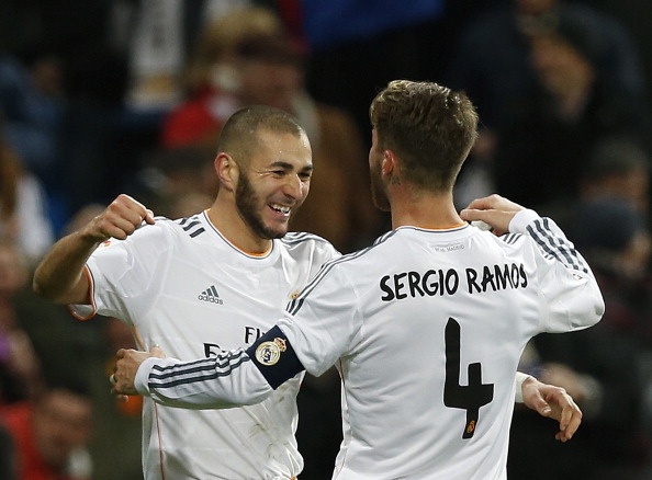 Ban nang ty so len 2-0 cua Benzema hinh anh