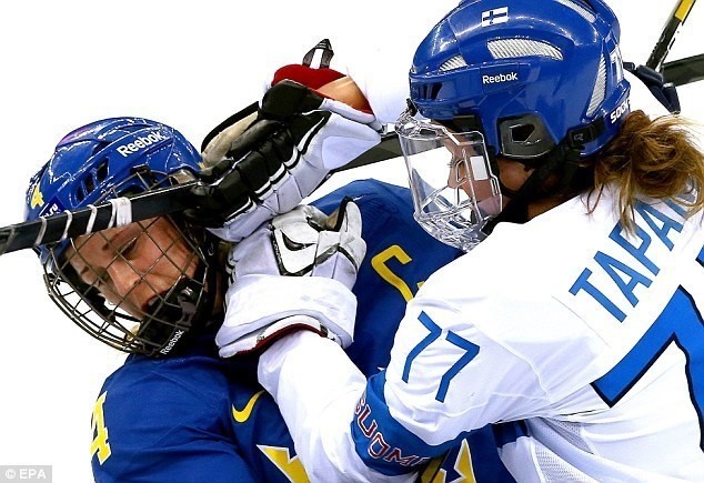 Cac nu VDV Olympic Sochi hon chien tren san bang hinh anh