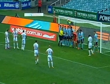 Pha da phat la lung o cuoc dung do giua Del Piero va Gallas hinh anh