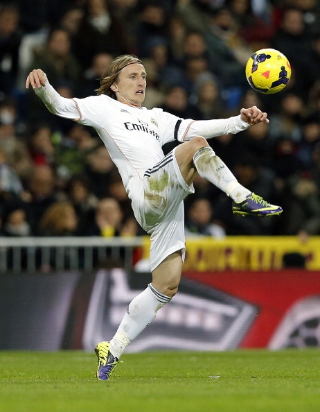 Modric nang ty so len 3-0 cho Real hinh anh