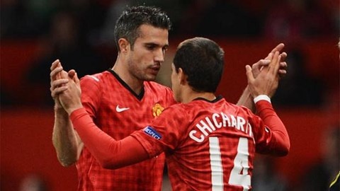 Chicharito am chi Van Persie vo on hinh anh