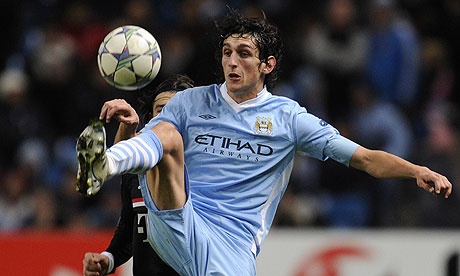 M.U tinh thay Vidic bang nguoi thua cua Man City hinh anh